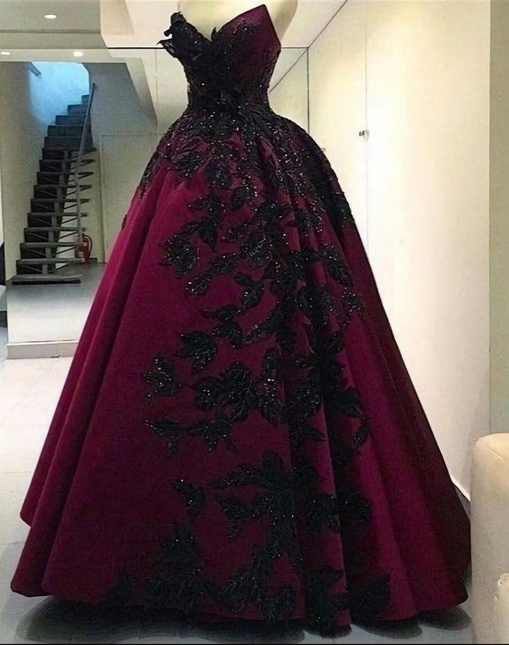 Robe de soirée longue en satin bordeaux magnifique et exquise avec appliques florales nv3369