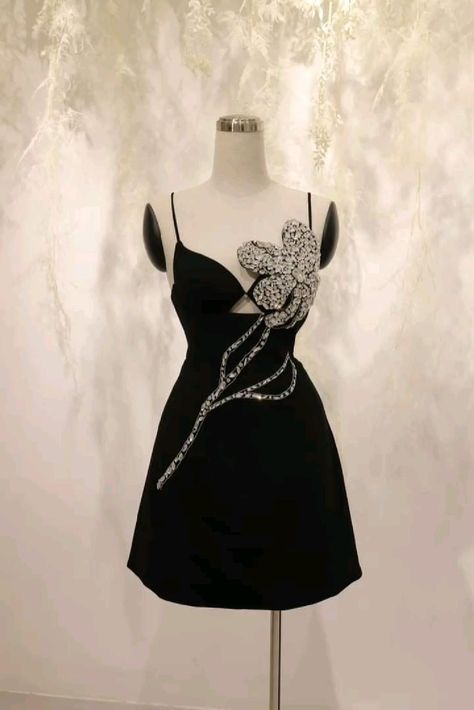 Black Fashion Satin Spaghetti Straps Rhinestone Sexy Short Mini Homecoming Dress Birthday Holiday Party Dress nv3134