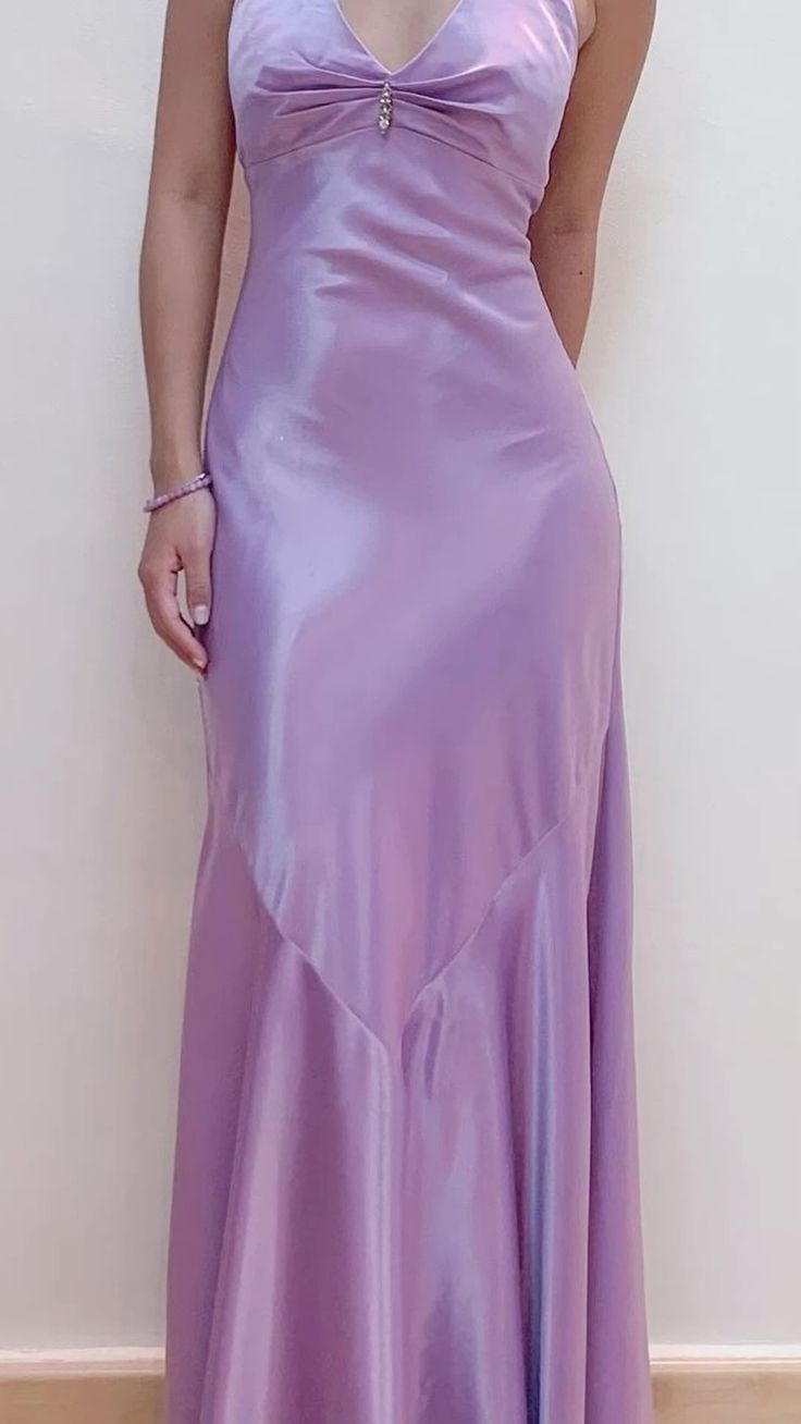 Robe de soirée longue en satin violet vintage avec col en V et strass nv2333