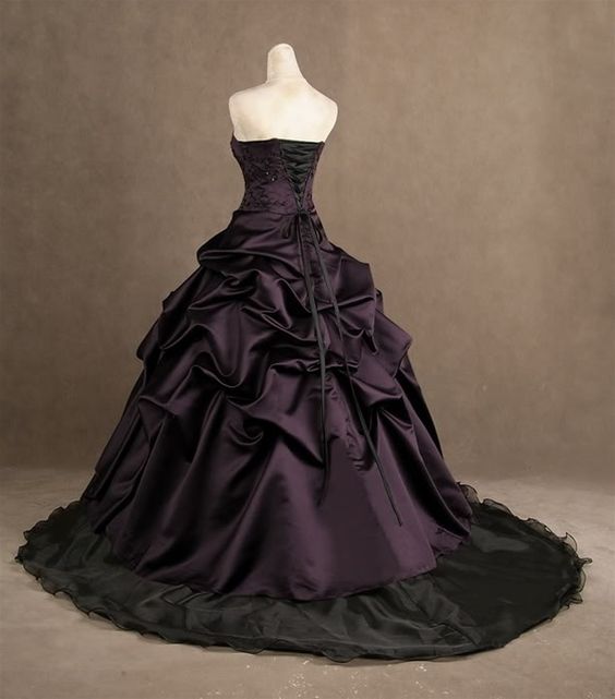 Purple and Black Gothic Vintage Elegant Applique Beaded Long Prom Gown Evening Gown Party Dress nv2603