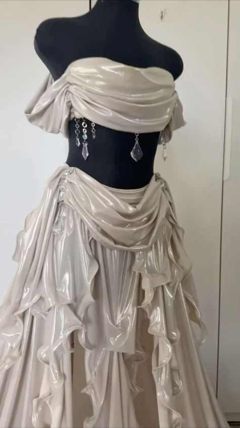 Robe de soirée longue en satin blanc argenté avec haut tube et robe de soirée longue au sol nv3338