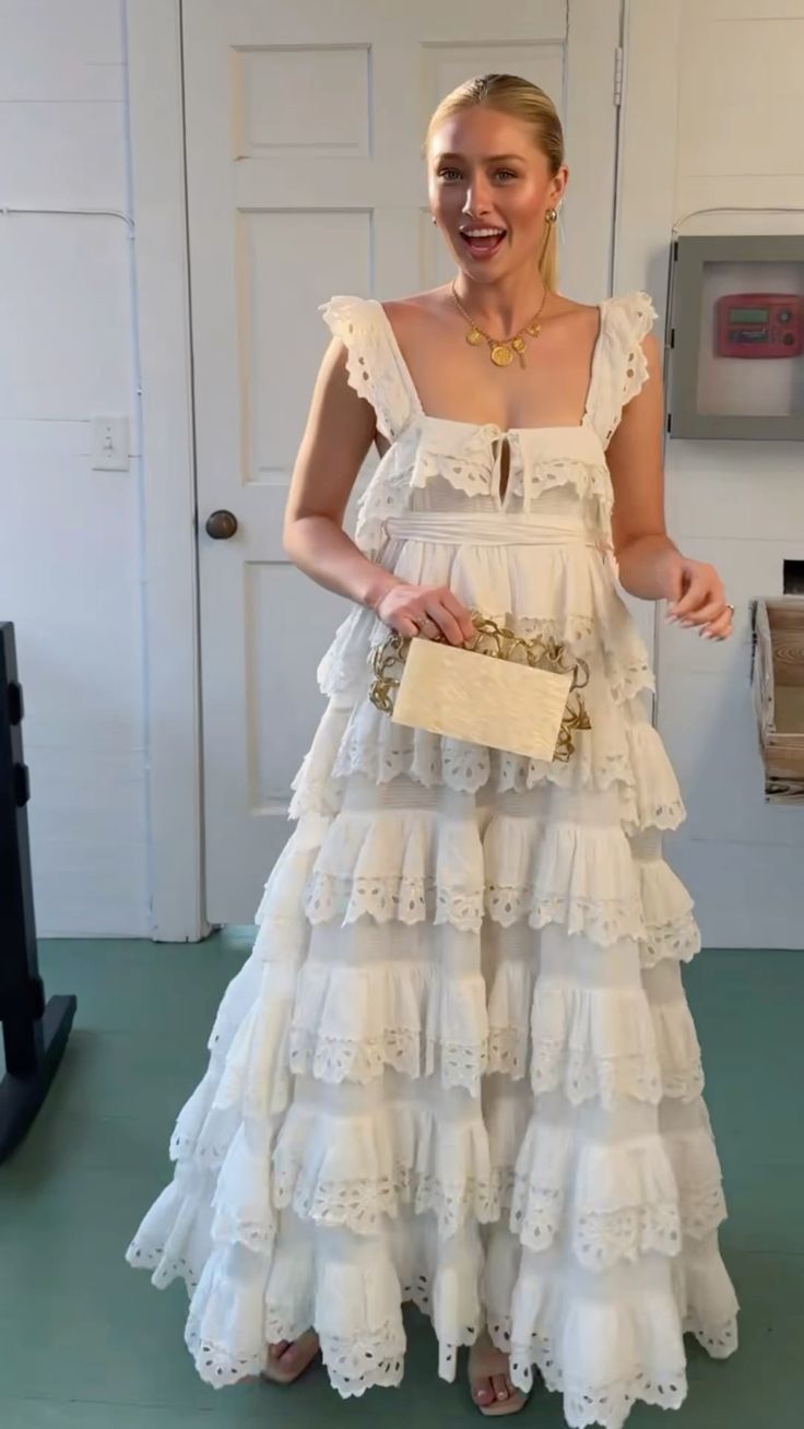 Robe de soirée longue en tulle à volants en dentelle blanche exquise et élégante nv3362