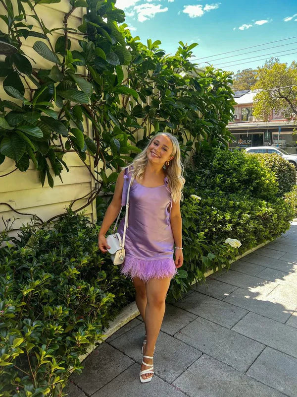 Robe de soirée en satin lilas sans bretelles avec plumes nv2141