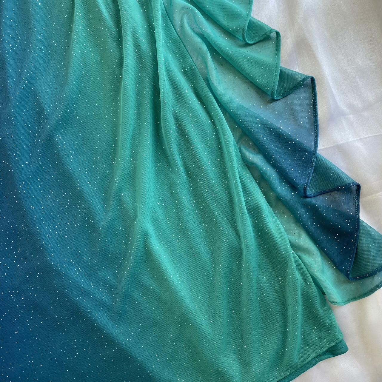 Robe de soirée longue en tulle vert brillant à volants et dégradé élégant nv3316