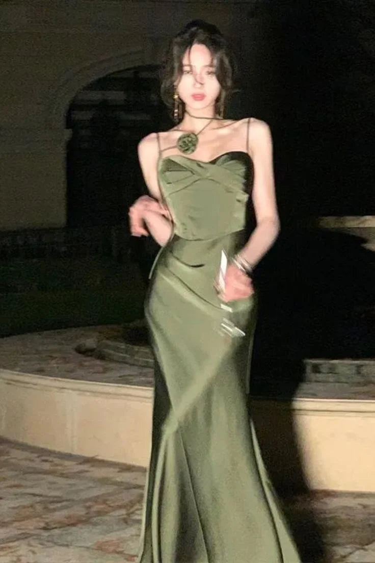 Robe de soirée longue en satin vert élégant à bretelles spaghetti et sirène nv2325