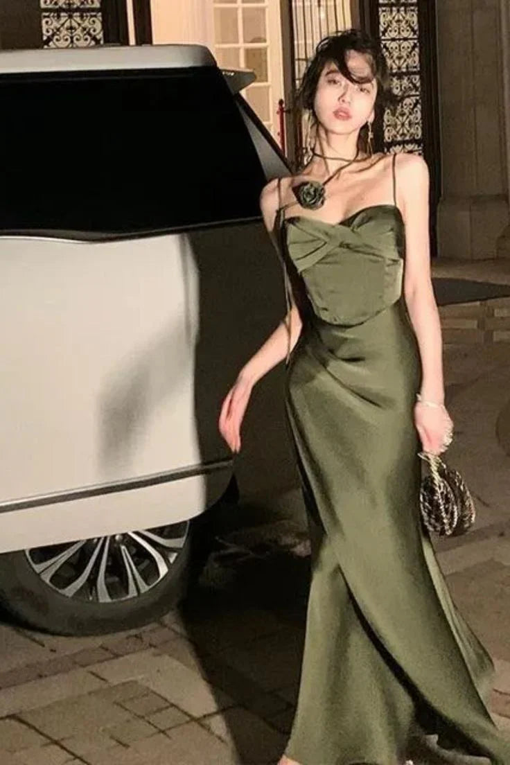 Robe de soirée longue en satin vert élégant à bretelles spaghetti et sirène nv2325