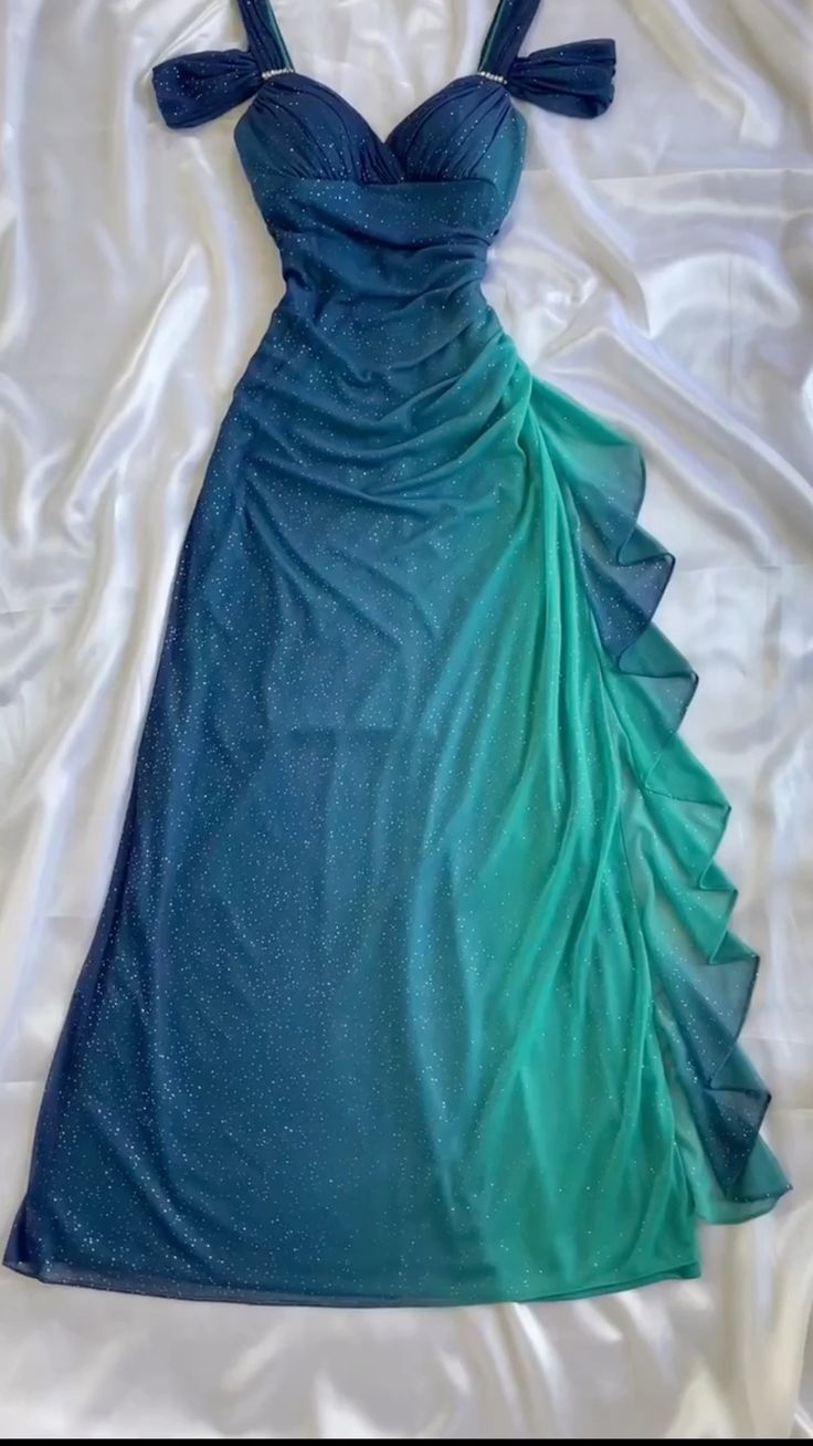 Robe de soirée longue en tulle vert brillant à volants et dégradé élégant nv3316