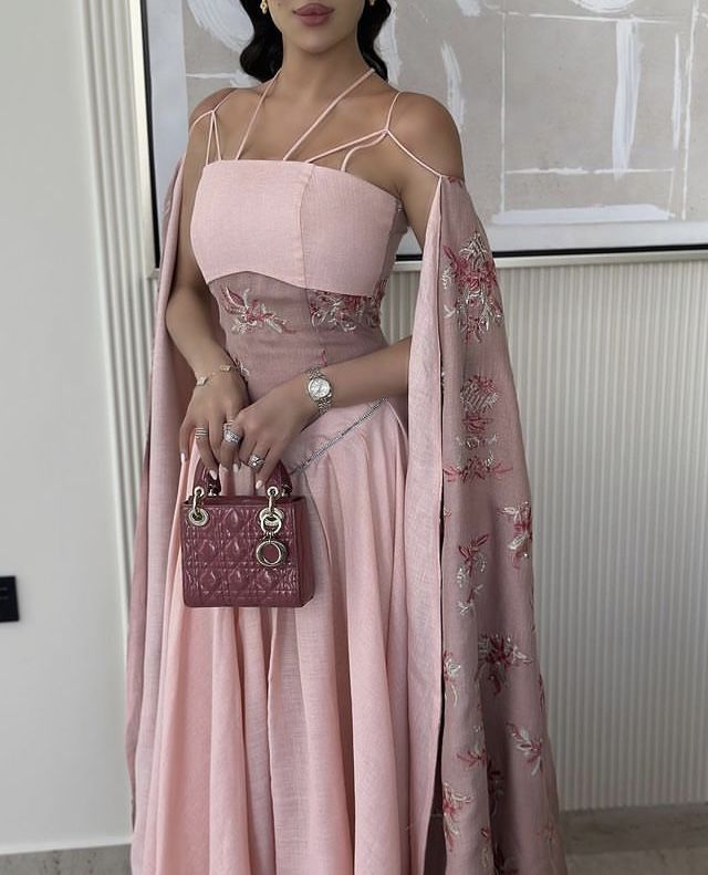 Robe de soirée longue en tulle à bretelles florales exquises et vintage rose nv3311