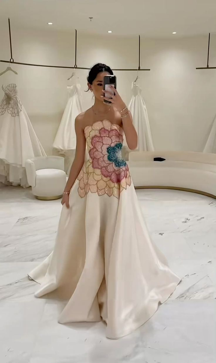 Elfenbeinweißes, wunderschönes, exquisites, langes Ballkleid mit Perlenbesatz, Abendkleid, Hochzeitskleid nv3533