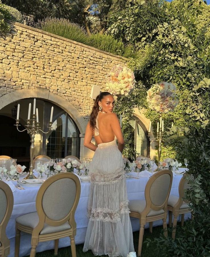 Robe de soirée longue en tulle et dentelle blanche à col en V et élégante robe d'invité de mariage nv3335